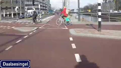 Cycling along the canals of Utrecht - Vredenburg - Vredenburg