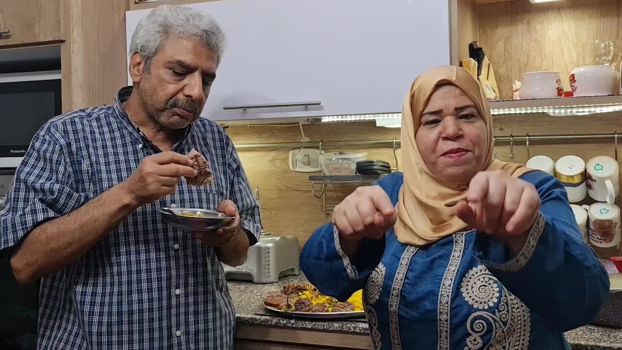 عاجبكم⁉️ كدا عمايل الشيف  اعملوا اكل مطاعم ومش عاجبه برضوا اول مرة اعمل رز بالطريقه