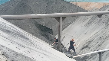 Barge unloading 2500 tons of iron ore part 2 - Video vlog of work on the barge