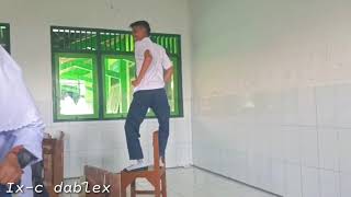 Story wa kelas IX C lagu haruskah berakir