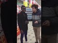 علي طريقة عادل شكل أفريقي يحاول نطق ج مل الزعامه