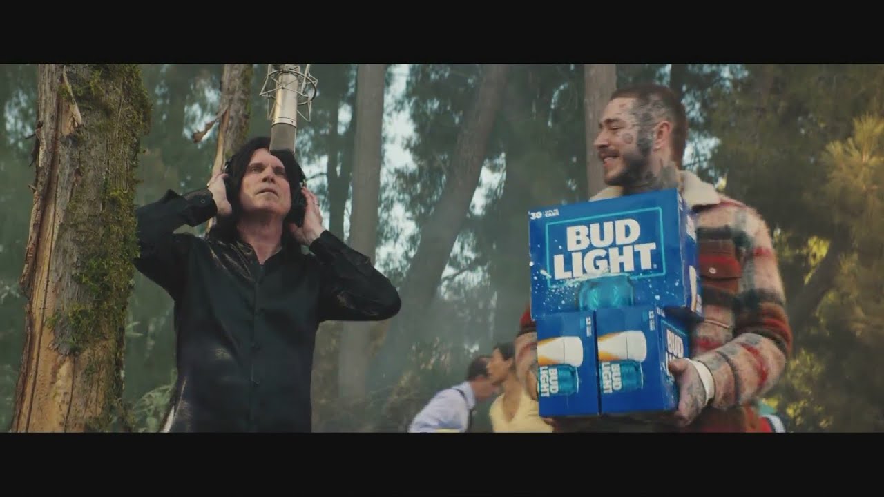 A sneak peek the Big Bud Light commercial - YouTube