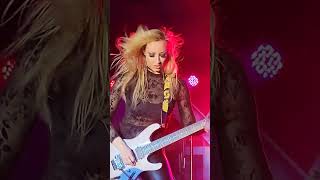 Nita Strauss SHREDDING