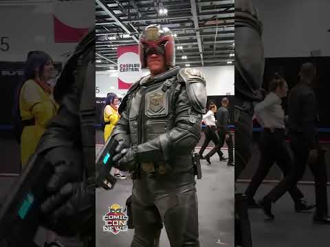 Judge dredd #shorts #dredd #judgedredd #cosplay #karlurban #comics #comiccon