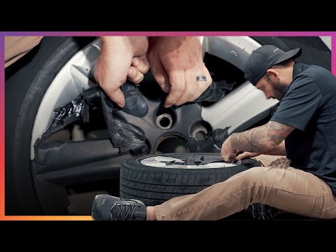Video: Hoe maak je een Tailwhip op een scooter - Ajarnpa