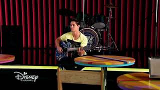 Video thumbnail of "Soy Luna 3 - Cap 52 | "Solos" Momento Musical | Simón Canta Solos Pensando En Ámbar [HD]"