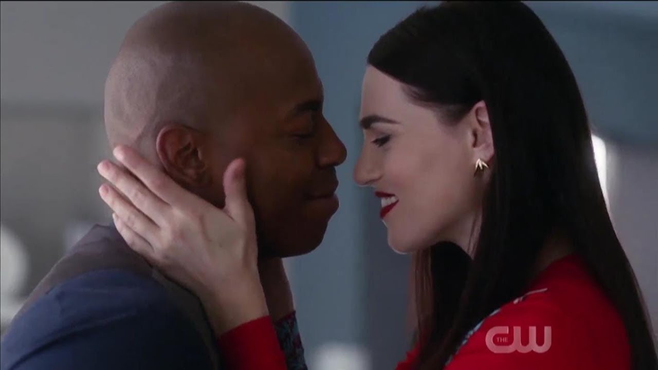 James scene. Love Supergirl видеозаписи. Lena 12 кемпрай.