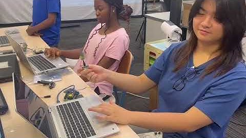Tara at Playford Council Multicultural Workshop  connecting LEGO to runlinc AI IoT 18-10-2025
