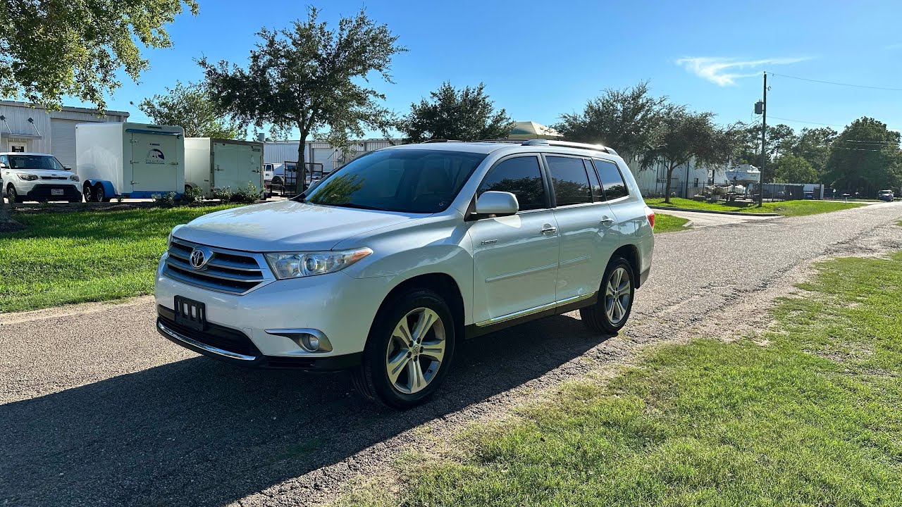 2013 Toyota Highlander Limited inside and outside video