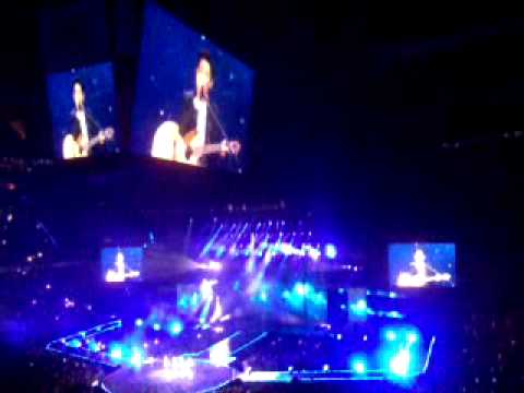 [FANCAM] 141030 Music Bank in Mexico - Sabor A Mi (Cover) EXO-K!!! video player