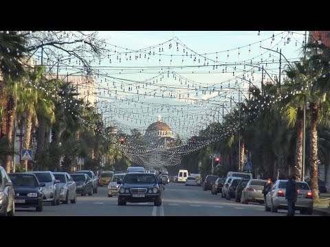 ფოთში საახალწლო ნაძვის ხის მონტაჟი დაიწყო 19 12 19
