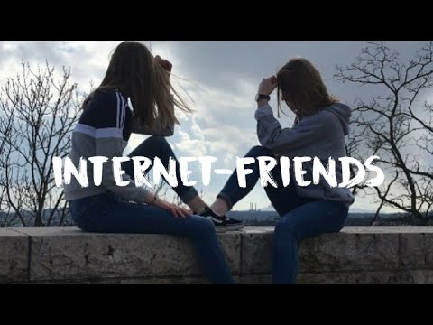 Встреча с интернет подругой. Парень с девушкой в аэропорту. Интернет дружба арты. Встреча с интернет подругой. Интернет друзья эстетика.