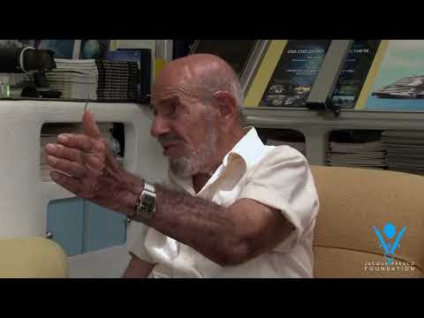 Jacque Fresco hitchhiking to California