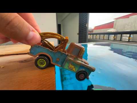 Cars Fall In The Water Welly Cars