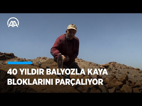 40 yıldır elinden düşürmediği balyozla kaya bloklarını parçalıyor