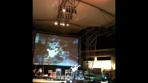 "Bungong jeumpa" performed by Jubing Kristanto