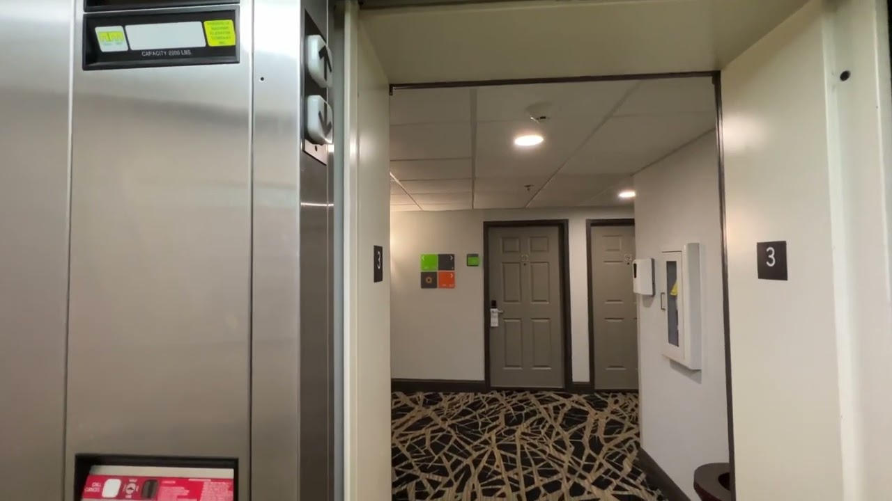 Dover/Nashville Machine Hydraulic Elevator at the La Quinta Inn