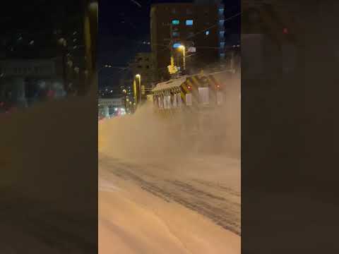 北海道 函館 ササラ電車 雪を蹴散らす
