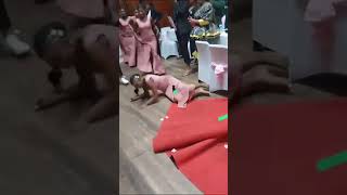 Tazama kilicho mkuta stage show mwenye kihelehele tz