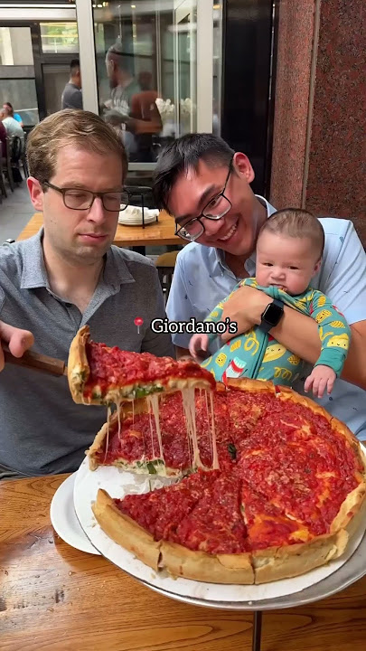Chicago Food Tour - My favorite Chicago restaurants that are baby friendly! #chicago #chicagofood