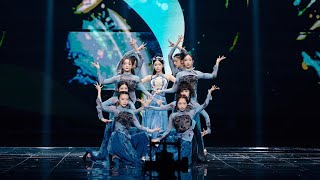 Cheng Xiao perform《琉璃 | Coloured Glaze》on the stage of 2024 Douyin Glorious Heritage Gala