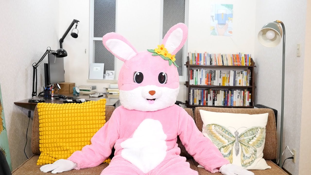 ウサギがまた来た - YouTube