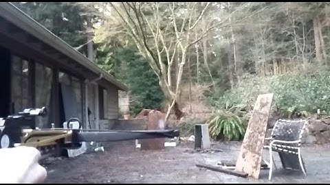 Explosive crossbow bolt