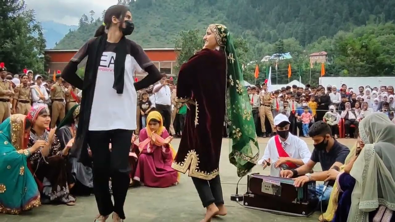 Kashmiri Song Nashat Shalimar celebrating 79th independence in high secondary boniyar 