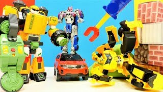 Transformers oyuncakları! Autobotlar ve araba oyunları!