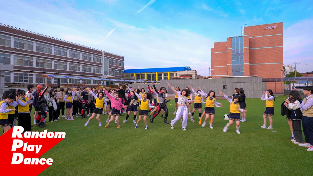 한국K-POP고등학교 랜덤플레이댄스 KPOP RANDOM PLAY DANCE in School (feat. E’LAST 엘라스트)