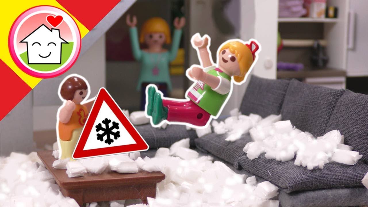 Playmobil en español Nieve en el salón - La familia Hauser