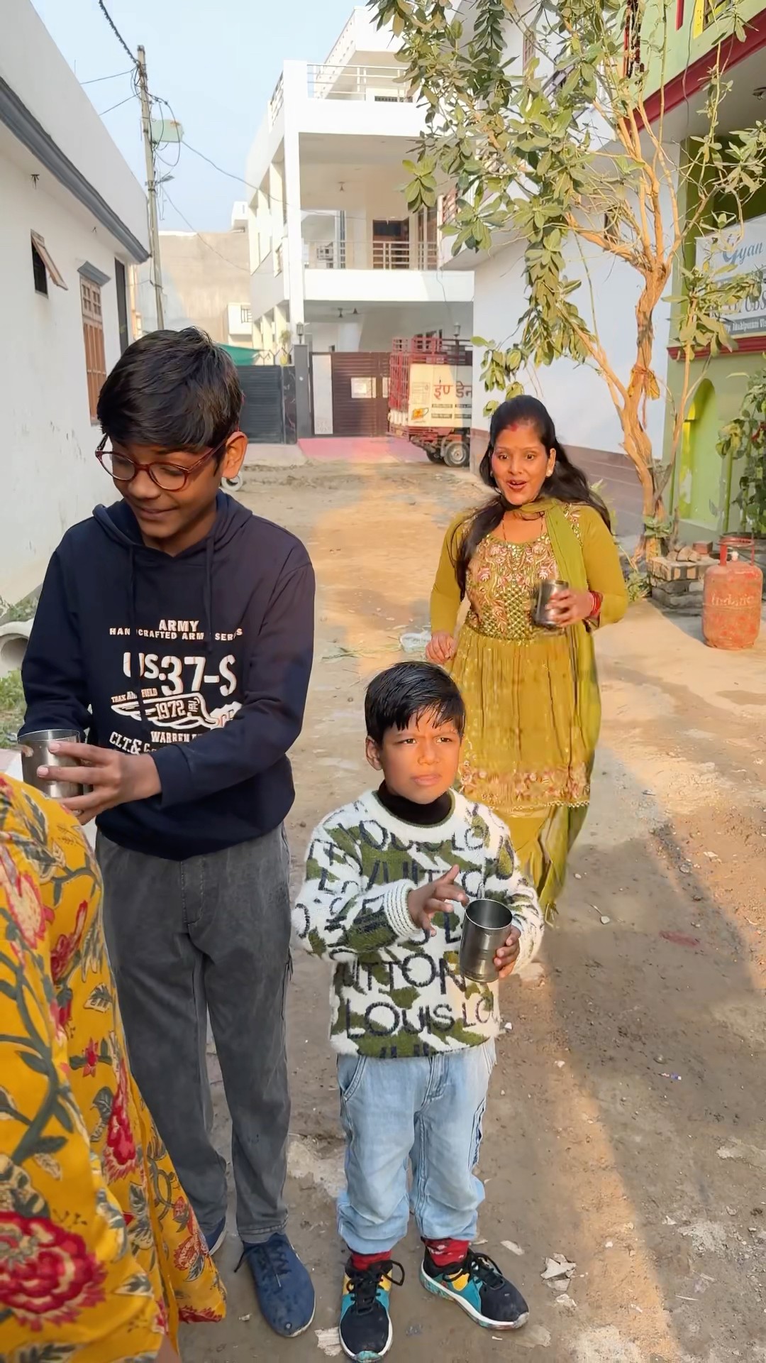 Narial pani kisko pasand hai ?? #shorts #funny #comedy #ytshorts #funnyvideo #comedyshorts
