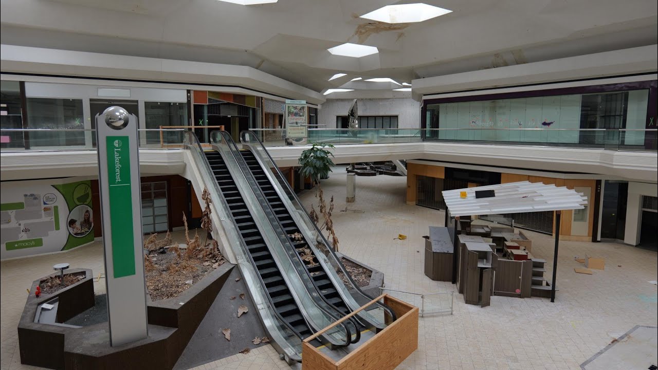 Exploring the abandoned Lakeforest mall