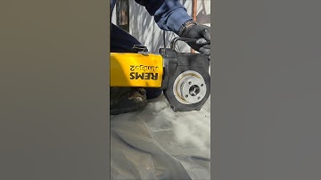 Threading Iron Pipe #bluecollar #plumber #plumbing #losangeles #diy #work #piping #gas #iron #repair