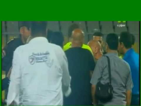 خناقة حسام حسن مع الحكام بعد نهاية مباراة الاهلي والمصري