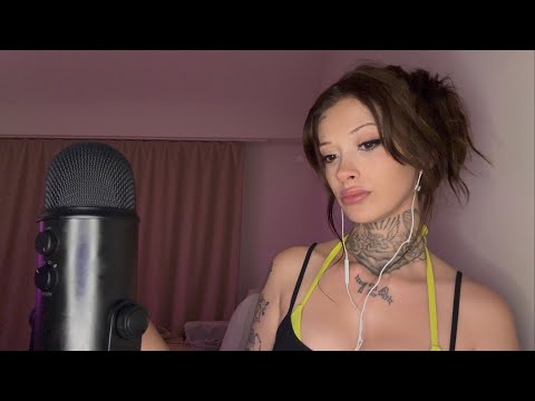Akasi ASMR kanalı canlı yayında