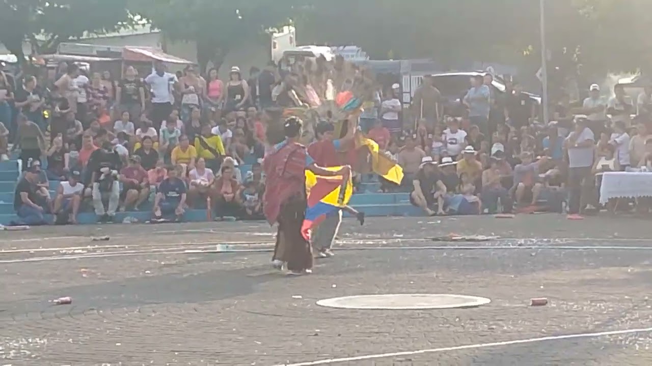 #carnavales, Lesly Sotalin, saludando al jurado calificador y al público presente..