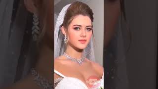Elina Devia Cantik Dengan Gaun Pengantin