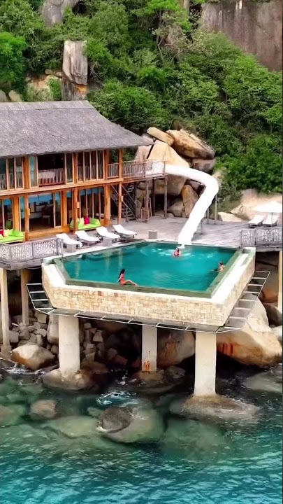 beautiful girls Set at the water's edge on the natural rock #shorts #short