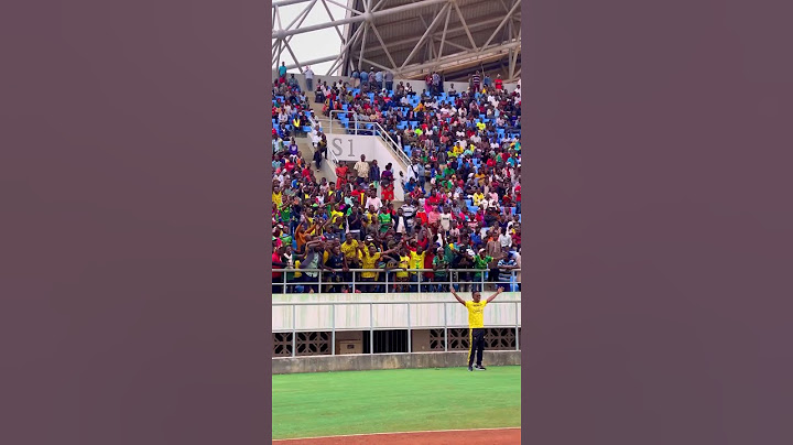 TAZAMA MASHABIKI WA YANGA MALAWI WALIVYOMSHANGILIA ALLY KAMWE