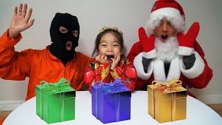 메리 크리스마스! 슈퍼히어로 꾸비가 도둑을 잡았어요! 산타의 세 가지 선물 Funny Christmas Day with Santa Claus Delivering Presents