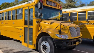 видео: (Снова ранний отбой) Школьные автобусы подъезжают к школе по маршруту PM картинка: (Снова ранний отбой) Школьные автобусы подъезжают к школе по маршруту PM