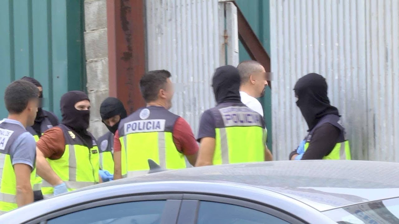 Operación narcotráfico: así han sido los registros en las naves del puerto en Ceuta