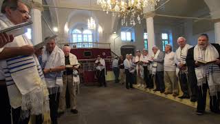 Cantor Haim Ischakis sings the piyyut \