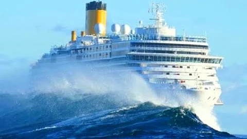 Top 10 Big Cruise Ships In Huge Storm! Dangerous Waves In Hurricane