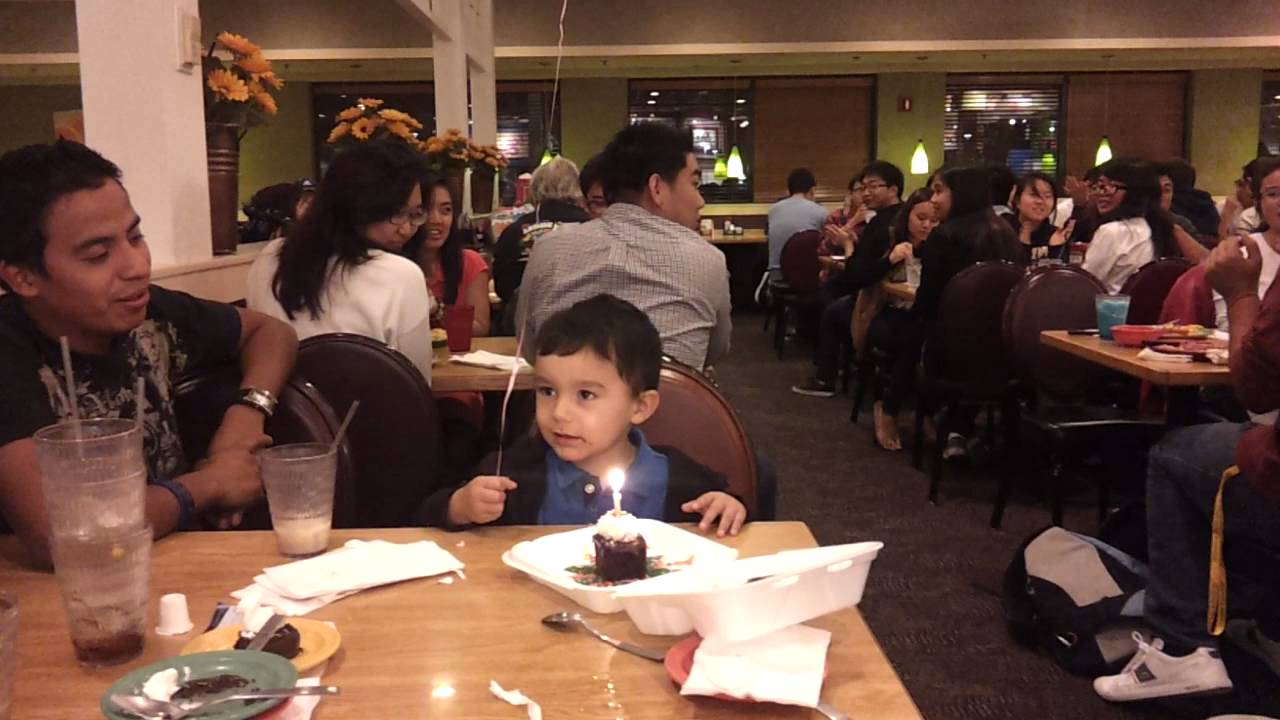 Entire restaraunt sings happy birthday