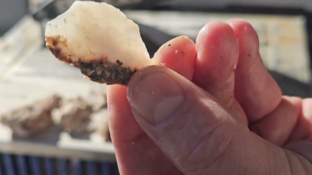 Let cut this Chalcedony Quartz into some slabs.