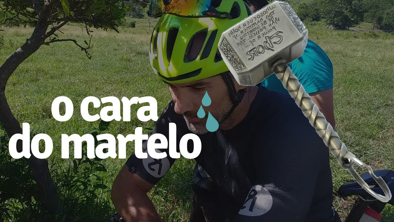 Uma Martelada é Dada Na Extremidade De Um Trilho