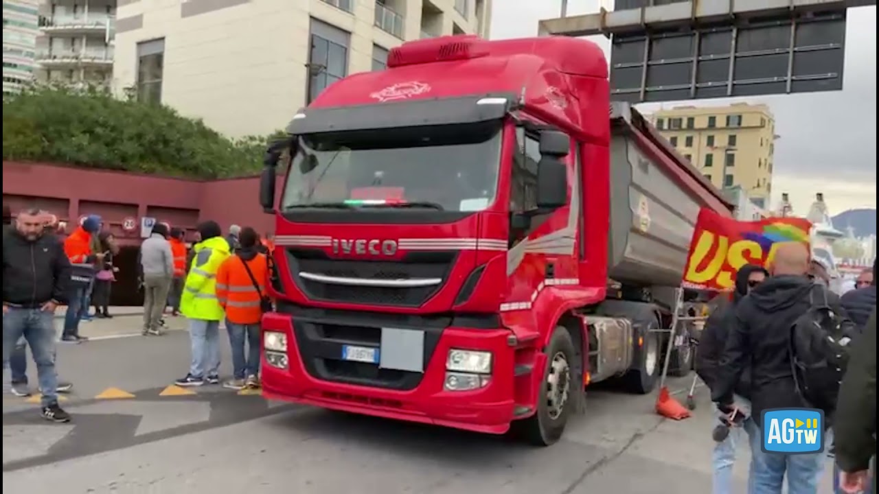 Genova, portuali bloccano varco San Benigno