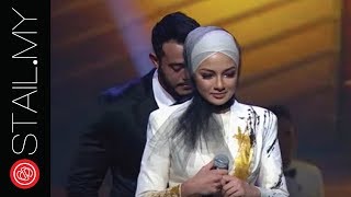 Zul Ariffin Bisik Neelofa Sayang Sampai Terjatuh Diusik Nabil & Ziana Zain di #AME2018 [FULL]